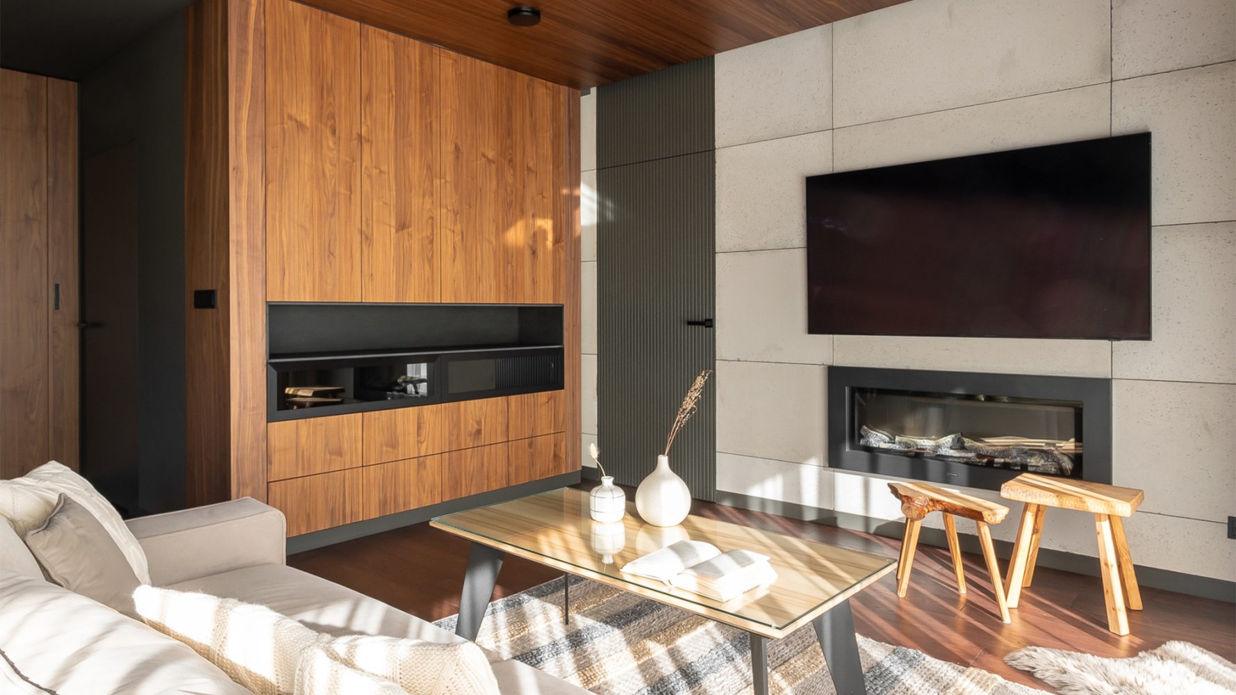 EXECUTIVE SUITE APARTMENT