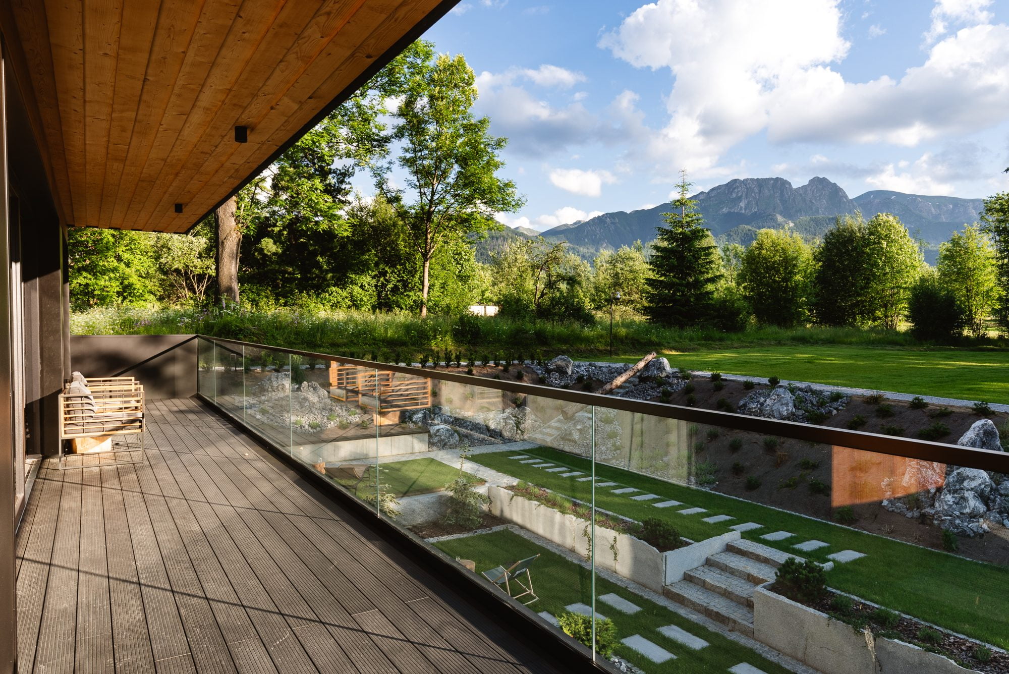 EXECUTIVE SUITE APARTMENT