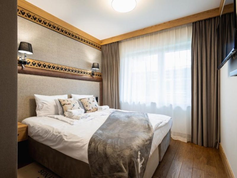 Apartment with Garden View