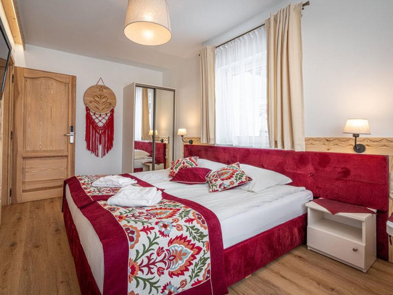 Apartment with Private Bedroom and Mountain View