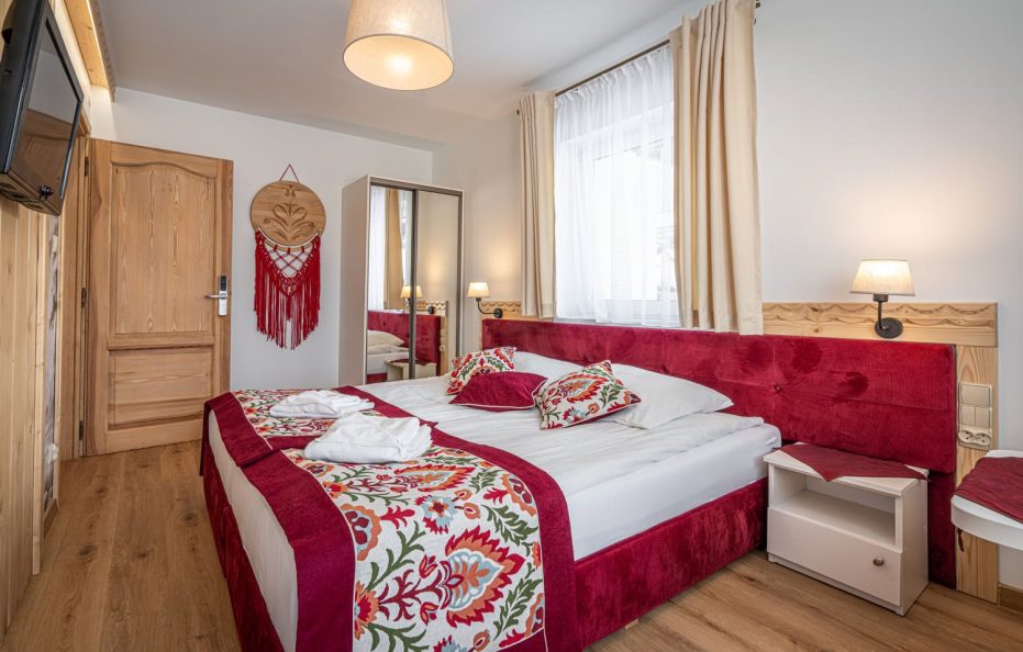 Apartment with Private Bedroom and Mountain View