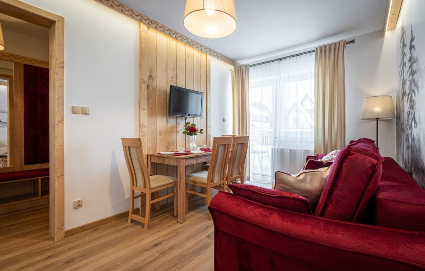 Apartment with Private Bedroom and Mountain View