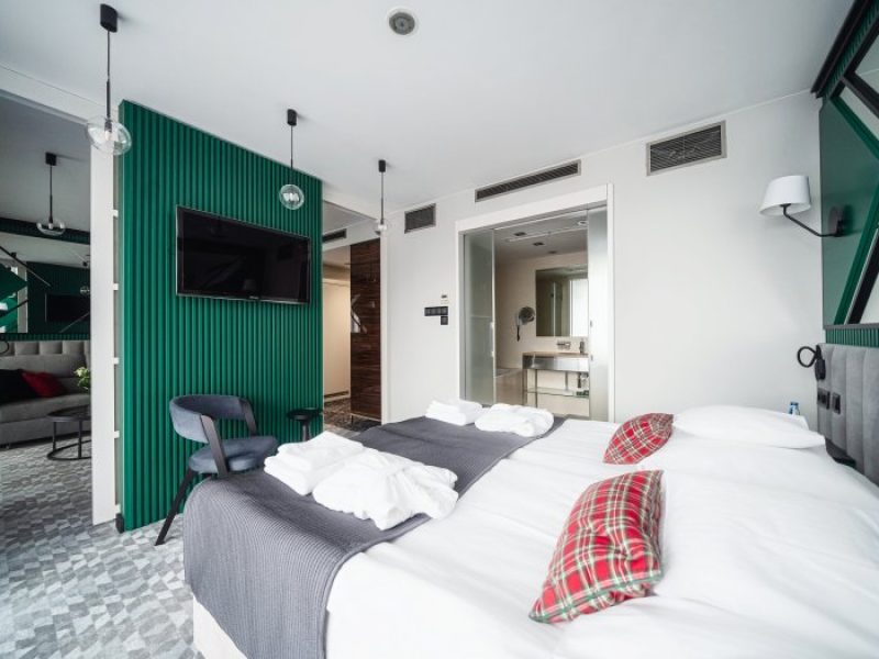 Premiere Suite with mountain view and balcony